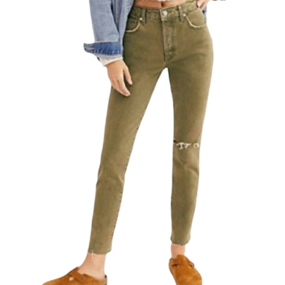 NWOT FREE PEOPLE Stella skinny jeans distressed NWT - Picture 1 of 5